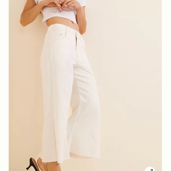 Pilcro The Adi Mid-Rise Frayed Relaxed Flare Jeans:Crop Edition 25 White - Picture 4 of 8